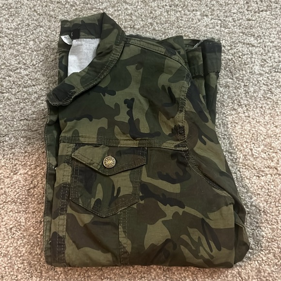 Camouflage Print Buttoned Pocket Design Jacket - Picture 4 of 6